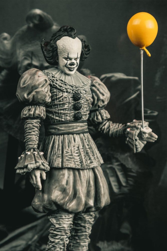 It Welcome to Derry Movie Maniacs Figure Pennywise (Black & White) 16 cm 13