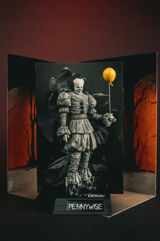 It Welcome to Derry Movie Maniacs Figure Pennywise (Black & White) 16 cm 10