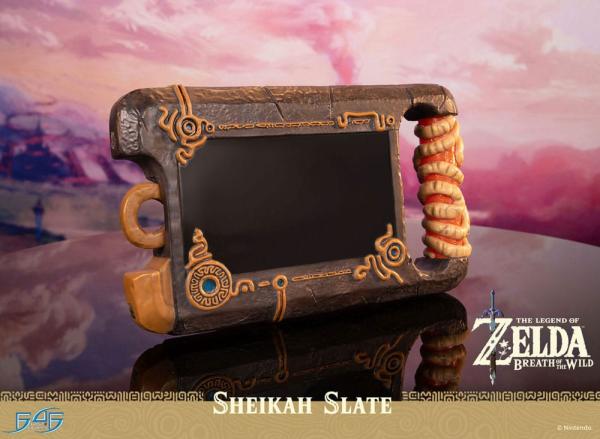 The Legend of Zelda: Breath of the Wild Life Size Statue 1/1 Sheikah Slate 24 cm