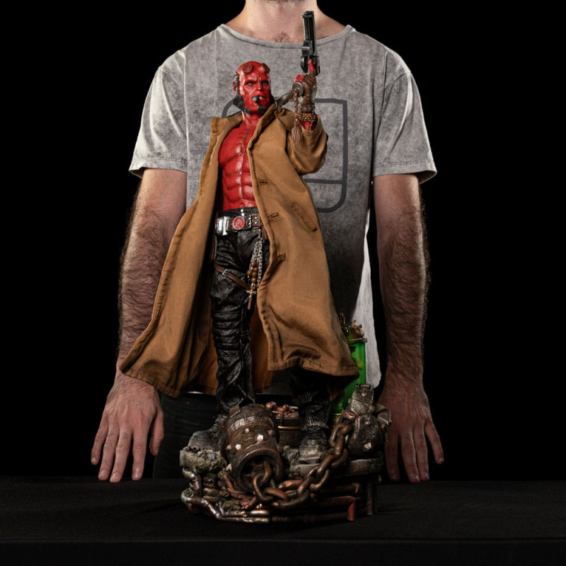 Hellboy Deluxe Art Scale Statue 1/4 Hellboy cm 5