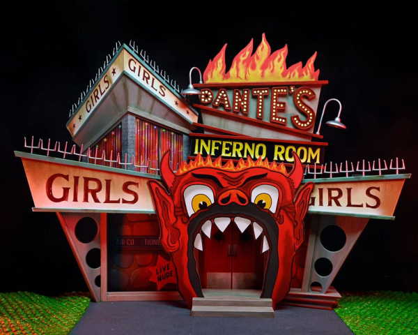 Beetlejuice (1988) Diorama Trenchcoat with Spikes Inferno Room Deluxe Set 13