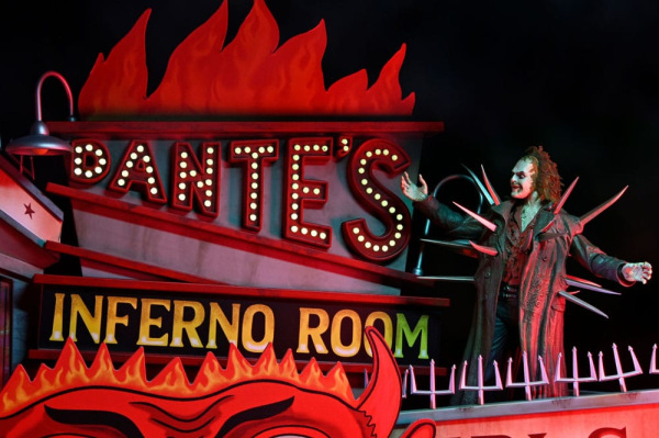 Beetlejuice (1988) Diorama Trenchcoat with Spikes Inferno Room Deluxe Set 4