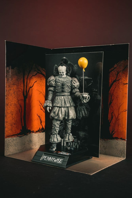 It Welcome to Derry Movie Maniacs Figure Pennywise (Black & White) 16 cm 9