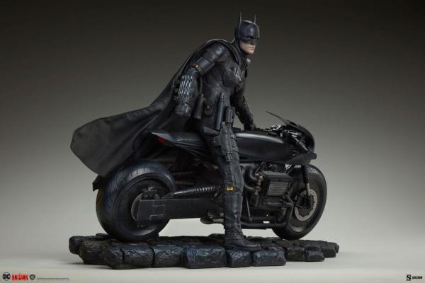 The Batman: The Batman 48 cm Premium Format Statue - Sideshow Collectibles