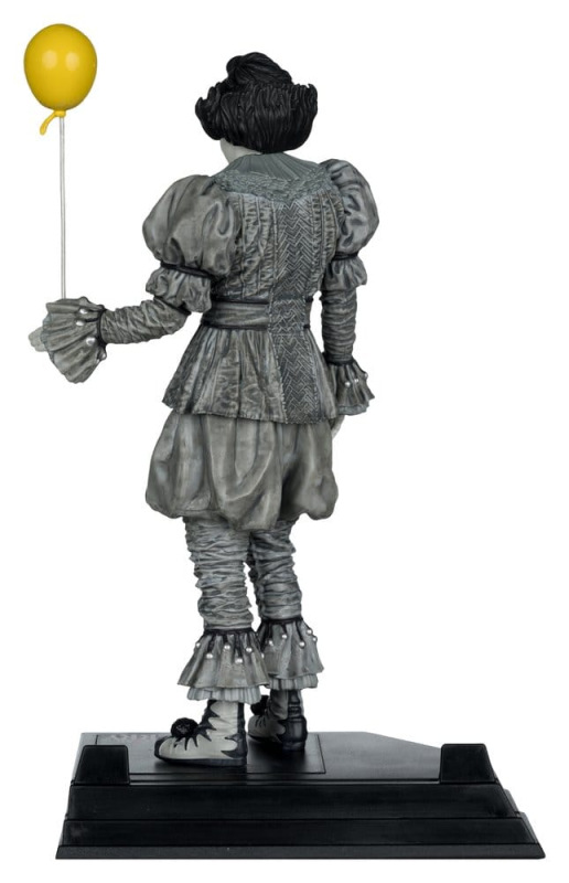 It Welcome to Derry Movie Maniacs Figure Pennywise (Black & White) 16 cm 4