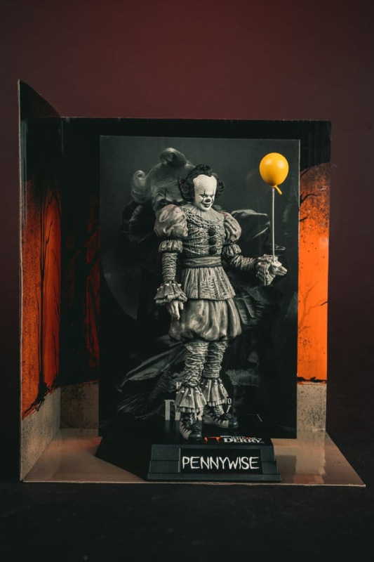 It Welcome to Derry Movie Maniacs Figure Pennywise (Black & White) 16 cm 8