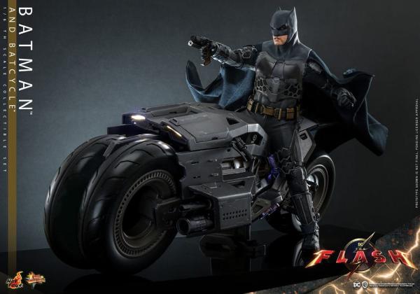 The Flash Movie Masterpiece Action Figure wih Vehicle 1/6 Batman & Batcycle Set 30 cm 5