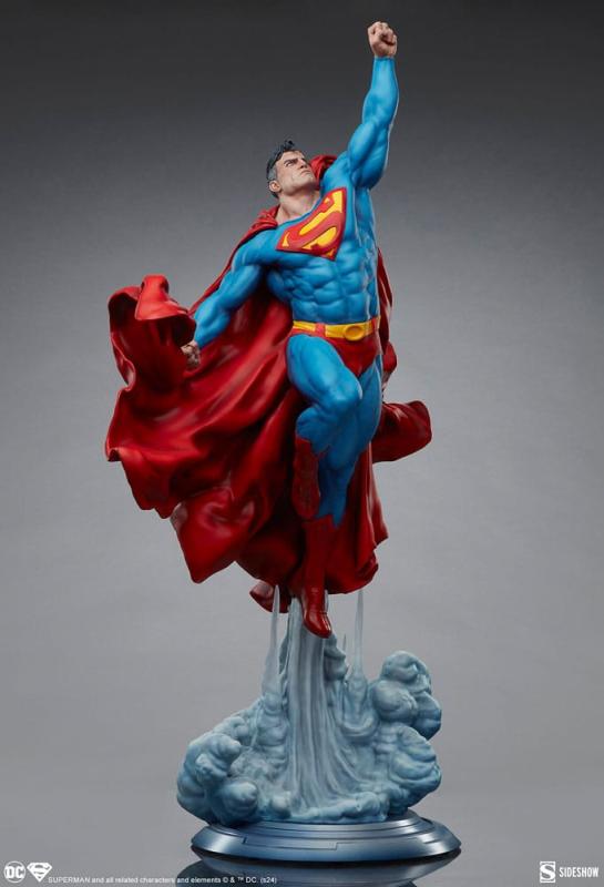 DC Comics Premium Format Statue Superman 84 cm