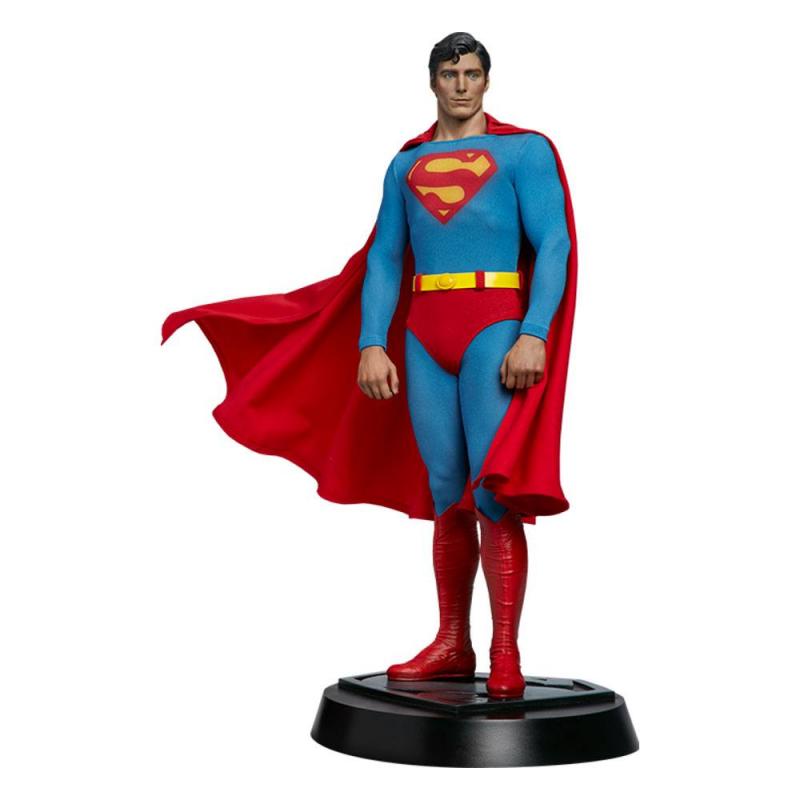 Superman: Superman 52 cm Premium Format Figure - Sideshow Collectibles