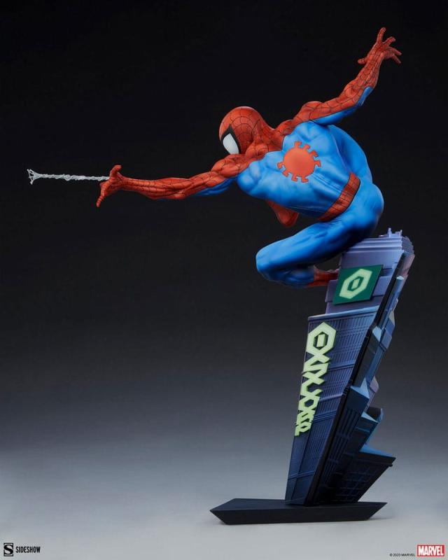 Marvel: Spider-Man 55 cm Premium Format Statue - Sideshow Collectibles