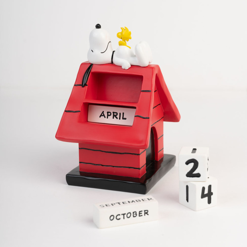 Peanuts 3D perpetual Calendar Snoopy Doghouse 1