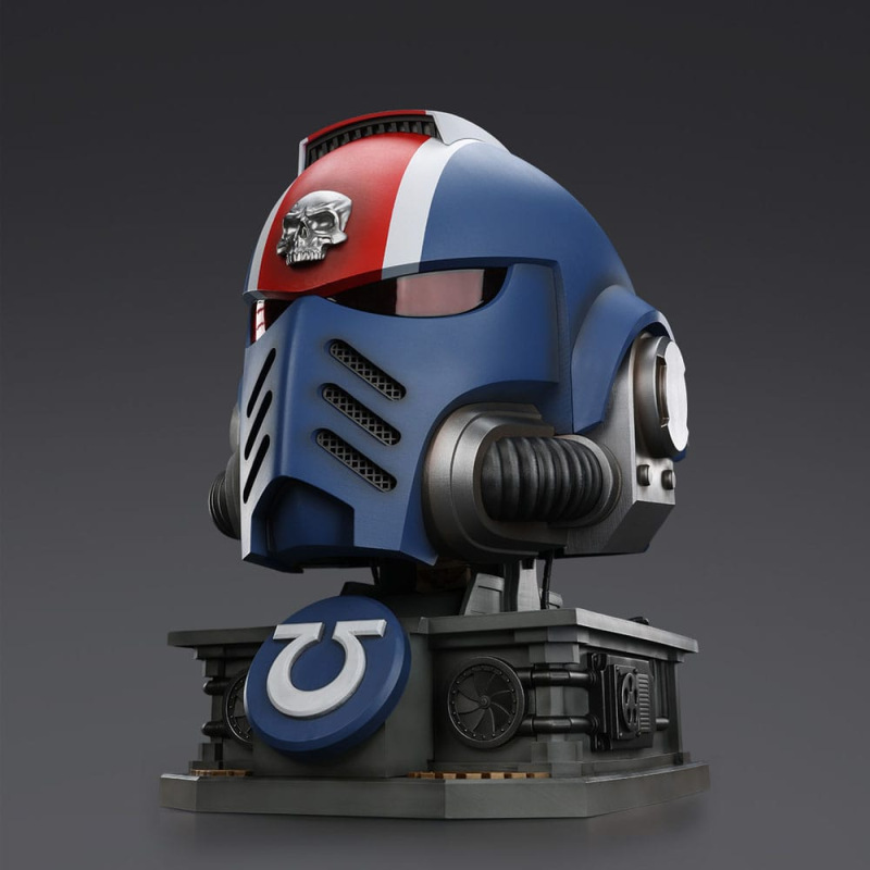 Warhammer 40,000: Space Marine 2 Replica Ultramarines Lieutenant Titus helmet with Display Stand 44 12