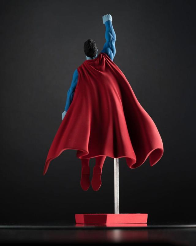 DC Direct Statue 1/10 Superman Red and Blue: Superman by Gary Frank Limited Edition 26 cm 6