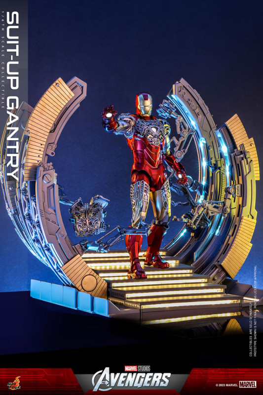 Marvel's The Avengers Accessories Collection Series Iron Man Suit-Up Gantry 2