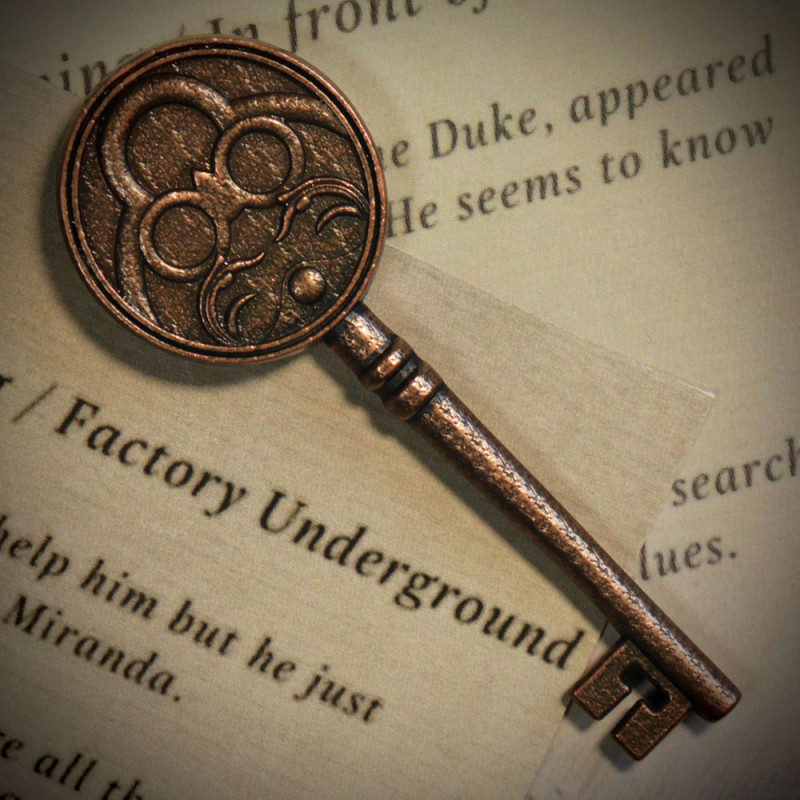 Resident Evil VIII Replica 1/1 Insignia key Limited Edition 4