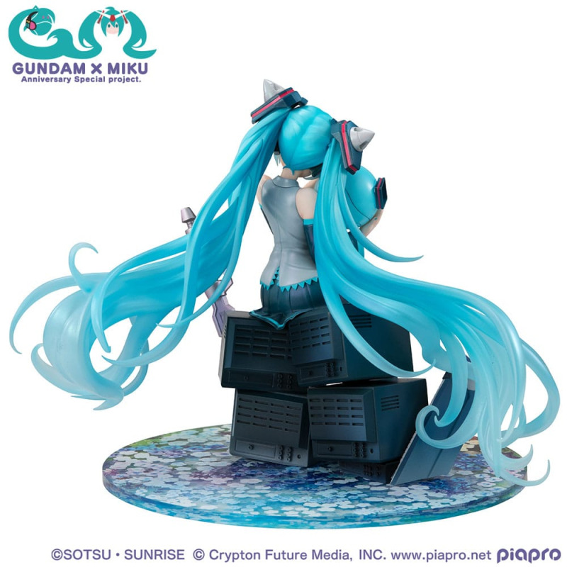 Mobile Suit Gundam x Hatsune Miku Lucrea PVC Statue Hatsune Miku x OO Gundam 45th Anniversary 17 cm 2