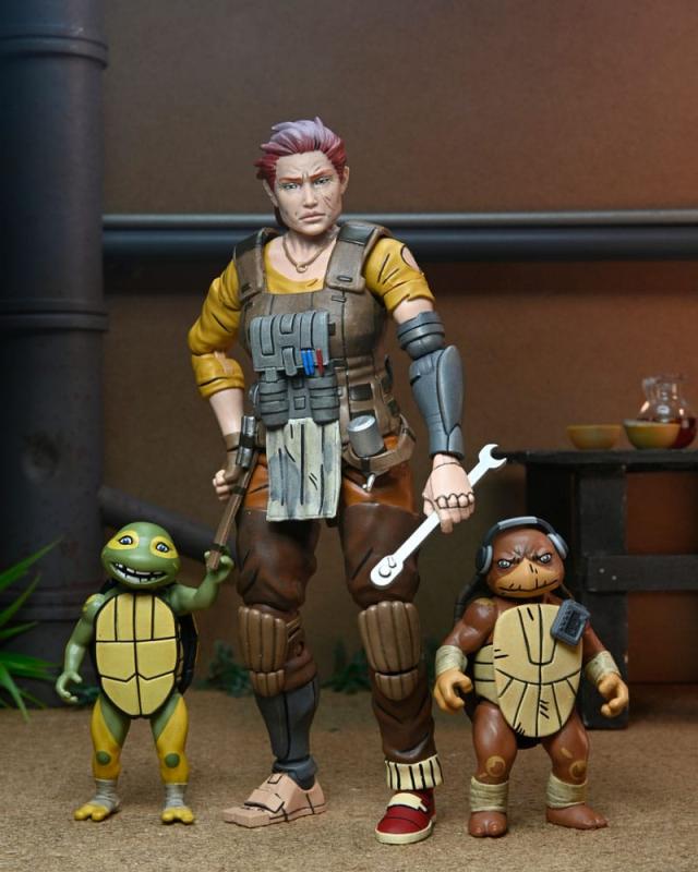 Teenage Mutant Ninja Turtles (The Last Ronin The Lost Years) Action Figure Grammy April with Baby Yi 5