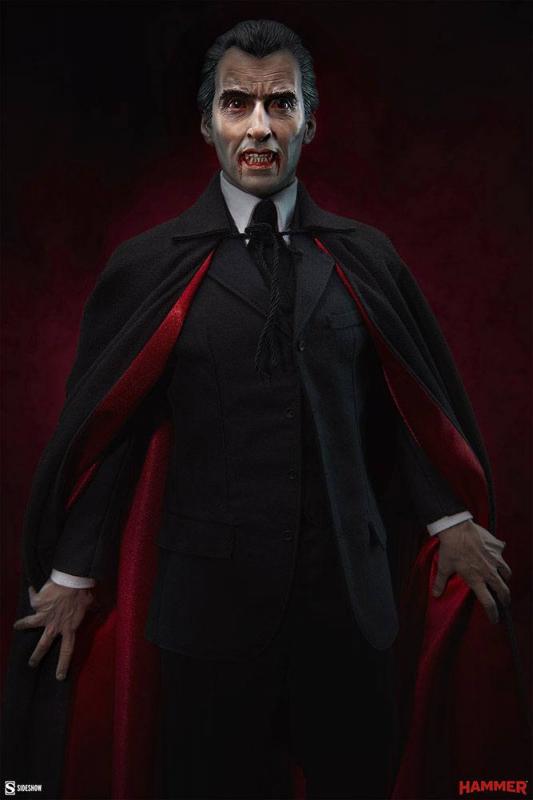 Dracula: Dracula (Christopher Lee) 56 cm Premium Format Statue - Sideshow Collectibles