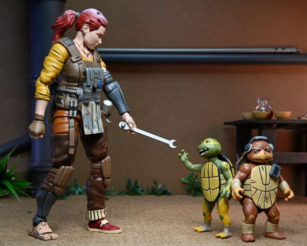 Teenage Mutant Ninja Turtles (The Last Ronin The Lost Years) Action Figure Grammy April with Baby Yi 6