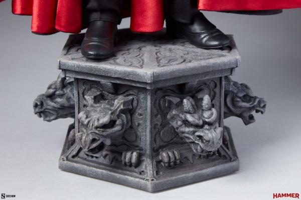 Dracula: Dracula (Christopher Lee) 56 cm Premium Format Statue - Sideshow Collectibles