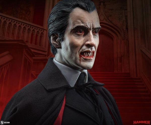 Dracula: Dracula (Christopher Lee) 56 cm Premium Format Statue - Sideshow Collectibles